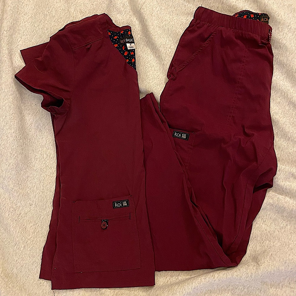 Koi basics wine scrub set! Small top, small regular bottoms